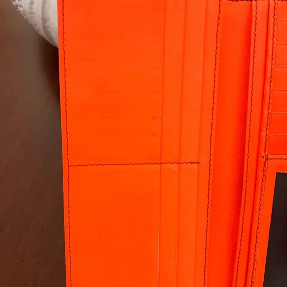 *AUTHENTIC*GUCCI GG SUPREME MONOGRAM ORANGE HEART WALLET - Picture 8 of 15